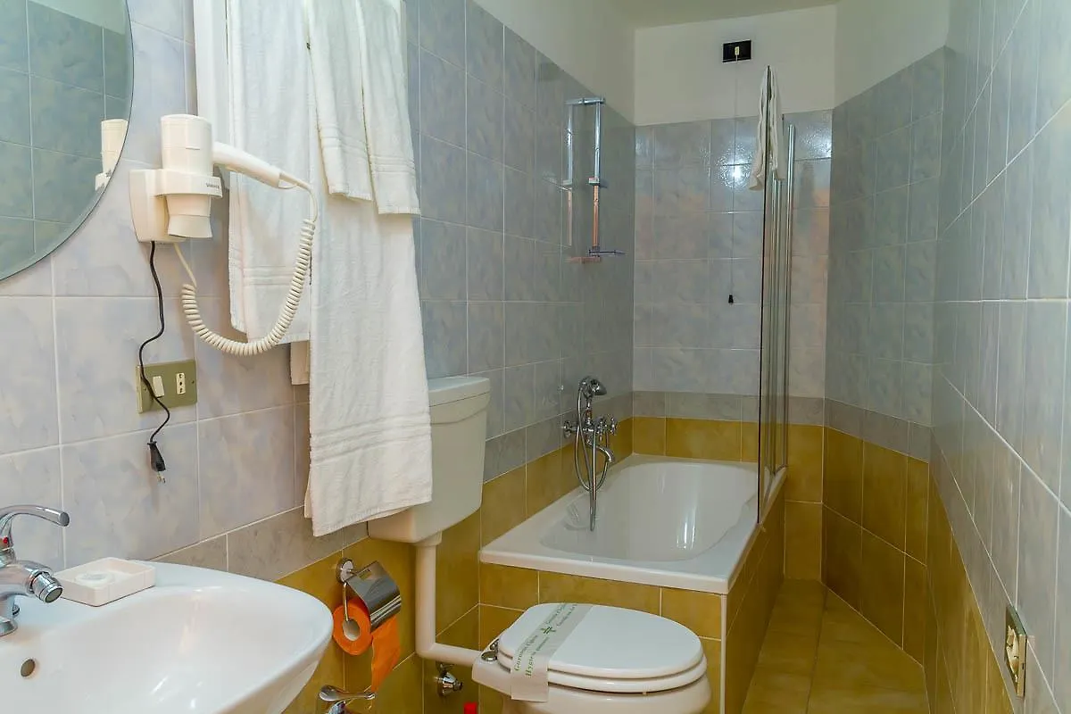 Hotel Luisa 2*, Milan