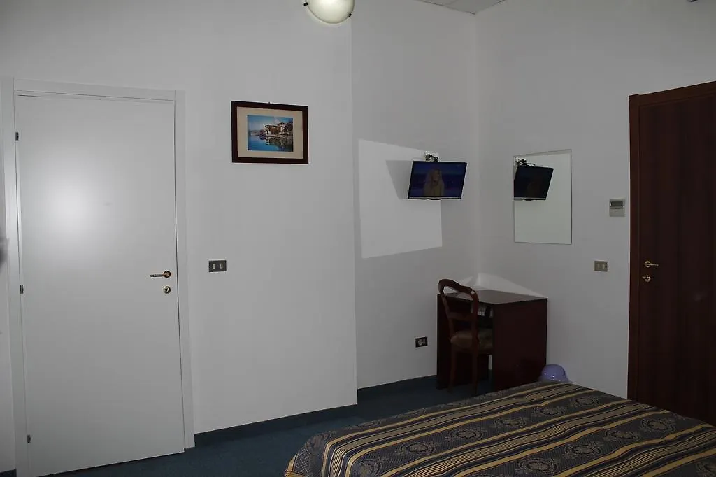 Hotel Luisa 2*, Milan