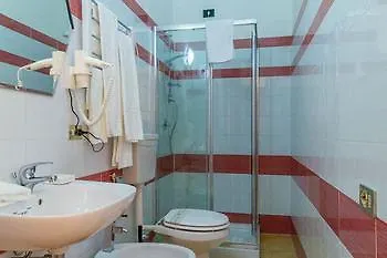 Hotel Luisa 2*, Milan